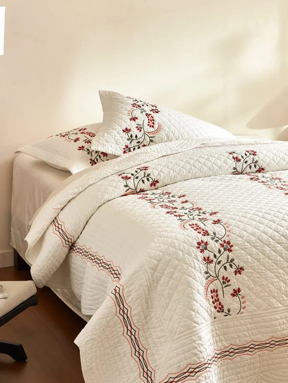 3 piece 100% cotton embroidered quilt set farmhouse bedspread